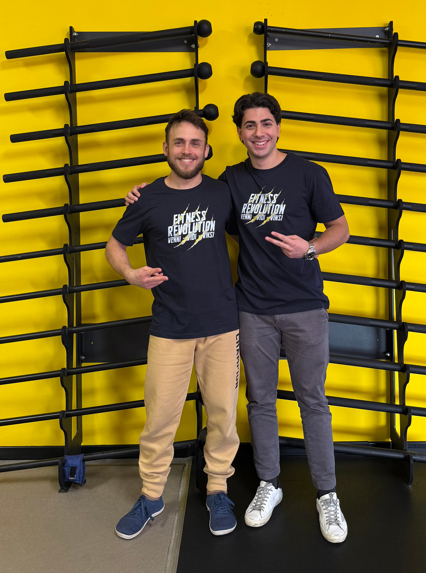 Valerio Tarantini con un cliente di Fitness Revolution