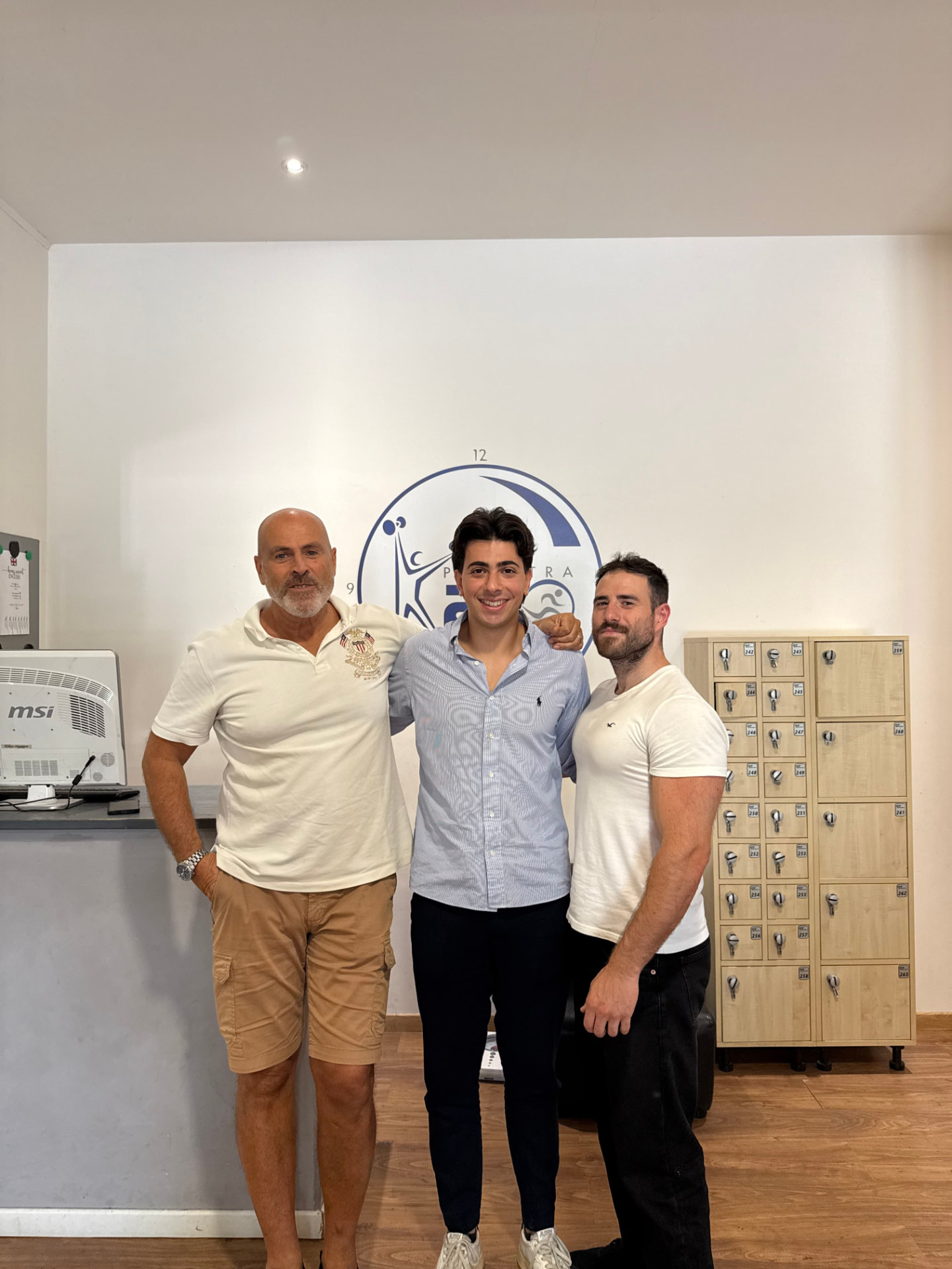 Valerio Tarantini insieme ai clienti di K2O